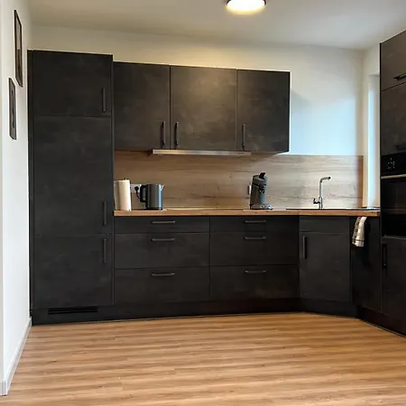 97, Balkon, Parkplatz, Kueche, Tv, Waschmaschine Διαμέρισμα