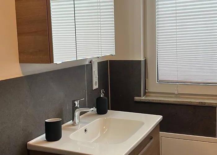 97, Balkon, Parkplatz, Kueche, Tv, Waschmaschine Appartement *